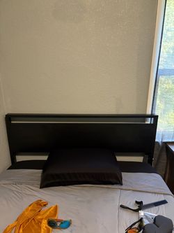 Mattress + bedframe