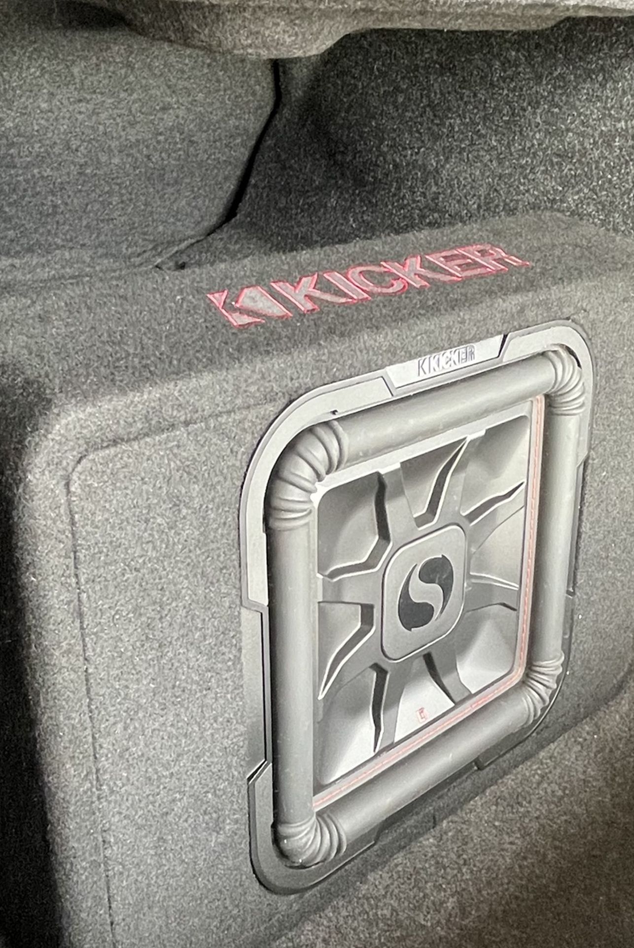 Kicker Solo Baric 12” Subwoofer & Kicker Amplifier