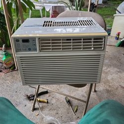 G/E Window Ac  6400 BTU, Perfect Condition 