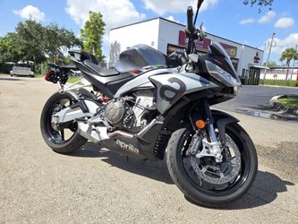 2023 Aprilia Tuono 660cc