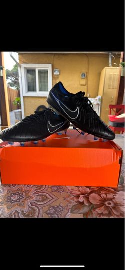 Soccer cleats
