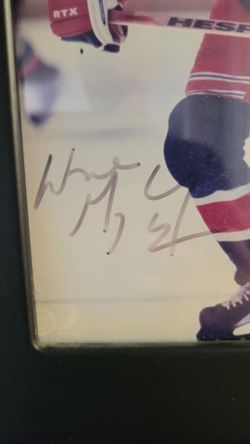 Autographed Wayne Gretzky picture