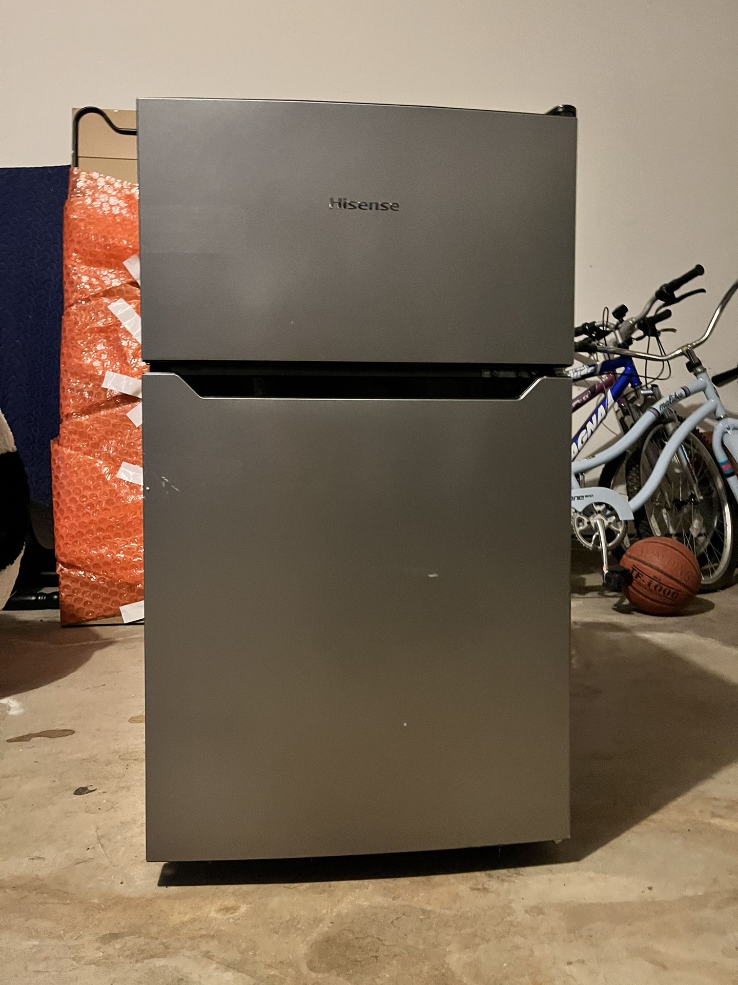 Hisense 3.3 cu ft Mini Fridge