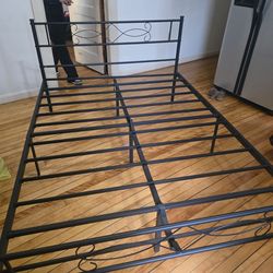 Metal full size bed in good condition pick up only !!!