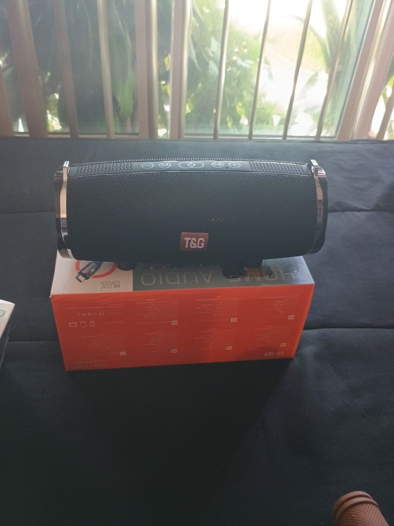 T&G XL Bluetooth Speaker/Fm Radio / Usb