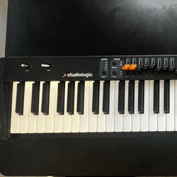 Studiologic NumaCompact 2x Piano Keyboard 88-key