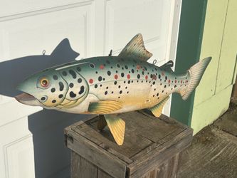 Vintage metal trout with bracket in decent condition. Probably older, picked it up at an estate sale. Was told that it was from an older restaurant.  
