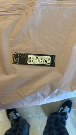 Toshiba XG5 or XG6 series M.2 NVMe SSD.