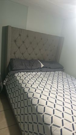 Rooms to Go adjustable and massage Queen Bed