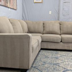 🛋️💥 Ashley Sectional 90"x90" 💥 Free Delivery And Financing Available!