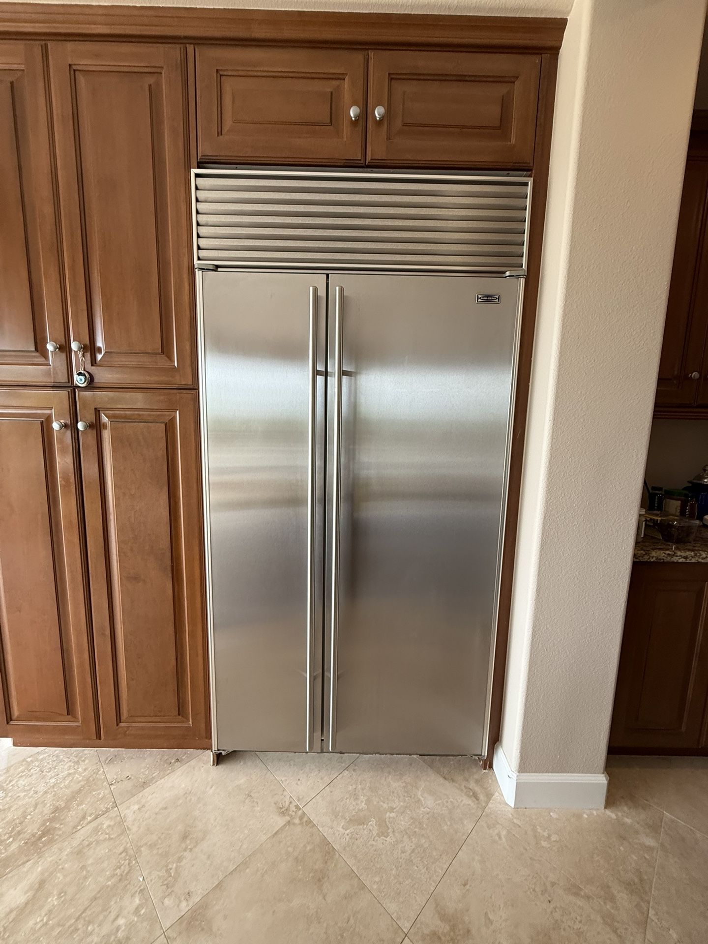 Subzero Refrigerator/freezer 642