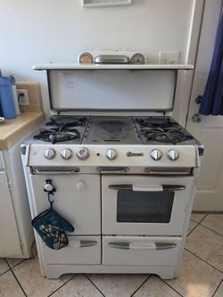Vintage O'Keefe & Merritt gas range stove