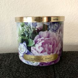 Champagne Toast 3-Wick Candle 🥂