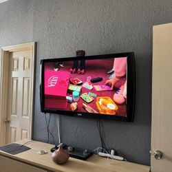 Vizio Tv 47” Whit Tv Mount 