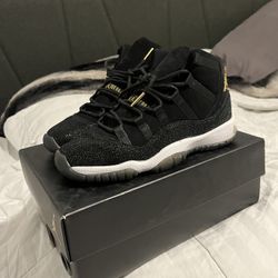 AIR JORDAN 11 HEIRESS BLACK AND GOLD (SIZE 6.5 WOMANS)