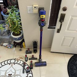Dyson V8 Animal + With New Battery, Filters, Charger, Dock & Accessories See Photos 