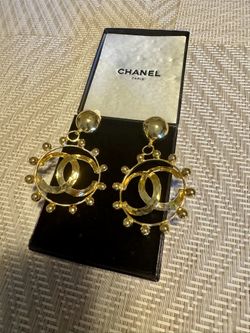 VINTAGE CHANEL (CC) GOLD EARRINGS