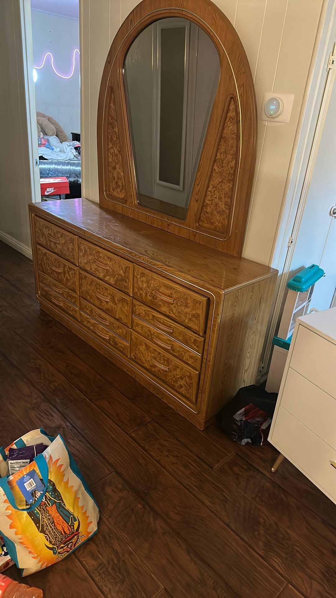 Dresser 