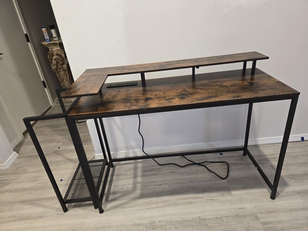 New Condition wooden Metal Frame Desk