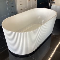 59” Freestanding Bathtub Ready For Pick Up 