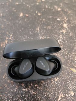 Wireless Bluetooth earbuds