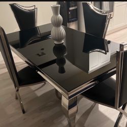 Modern Tempered Glass Dinning Table