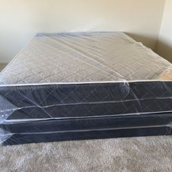 Queen Mattress - Double Sides - Come Woth Free Box Spring - Free Delivery 🚚 To Reasonable Distance 