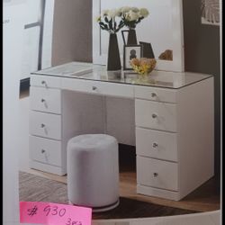 ‼️VANITY, MIRROR AND STOOL  SMALL ONLY FOR $620. LARGE ONLY FOR $799!!!!‼️