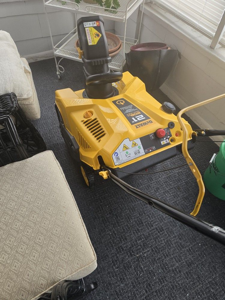 DeWalt Single Stage Snow Blower