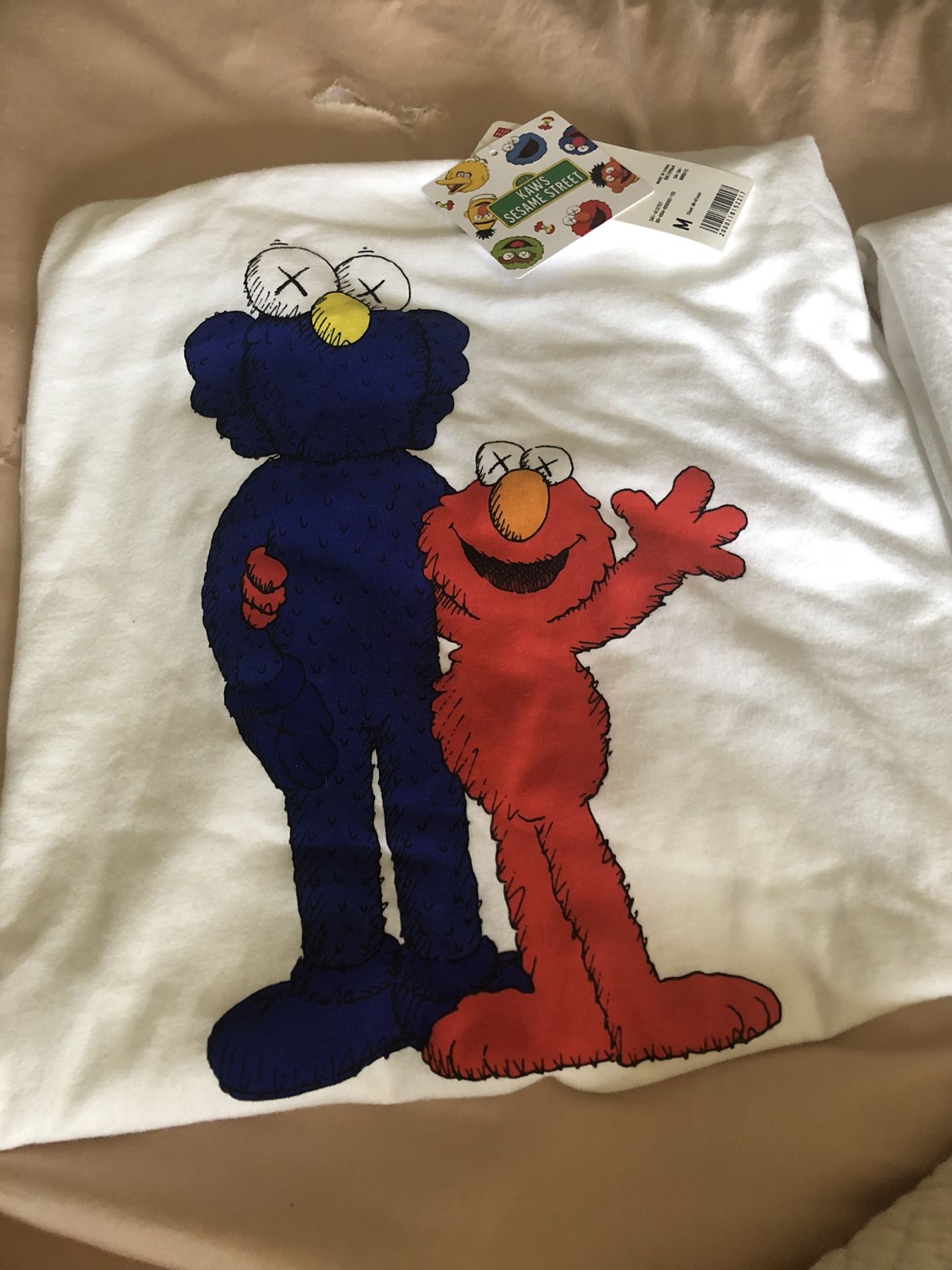 szM&XL KAWS SESAME STREET COLLAB UNIQLO