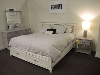 Main & Co. Waterpointe White King Storage Bed - White | Headboard