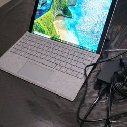 GREAT CONDITION MICROSOFT SURFACE PRO 6 WITH KEYBOARD 
