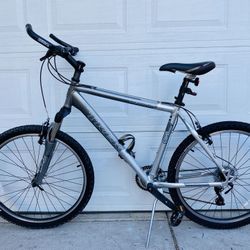 Trek 4300 Mountain Bike 