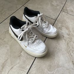 Nike Air Forces Size 5.5 Kids