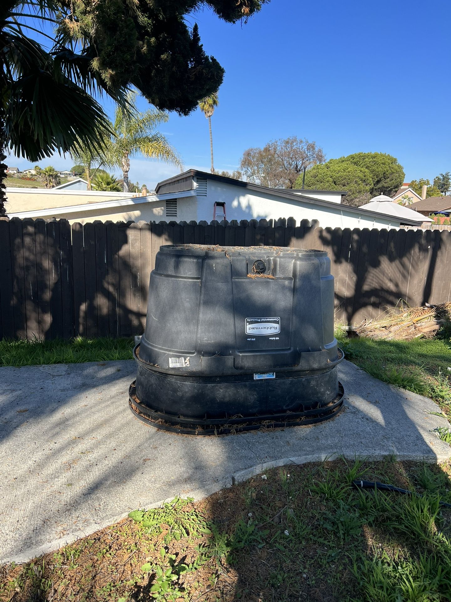 100 Gallon Water Stock Tank Rubbermaid Brute