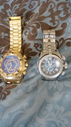 2 invicta watches