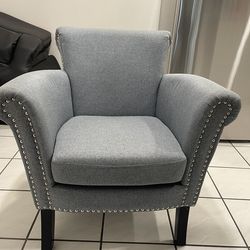 Accent Chair / Modern Chair / Living Room Chair – Like New