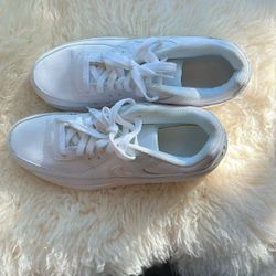 Nike Air Max White Size 7Y