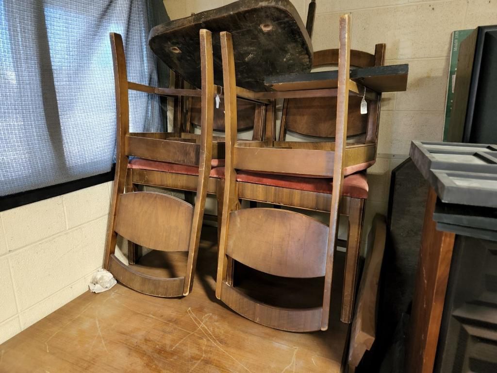 4 Chairs And Table