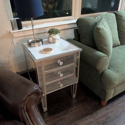 Night Stand/  Endtable