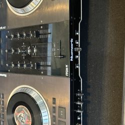 Beats lap Top & Newmark Ns7 Dj Turn Tables