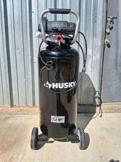 Husky 20 gallon 200 Psi Air Compressor