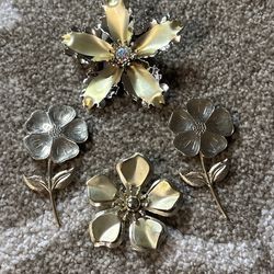 Floral brooch bundle