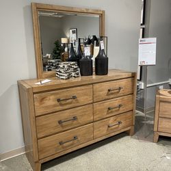 Light Brown Queen Panel Bed with Mirrored Dresser and Nightstand