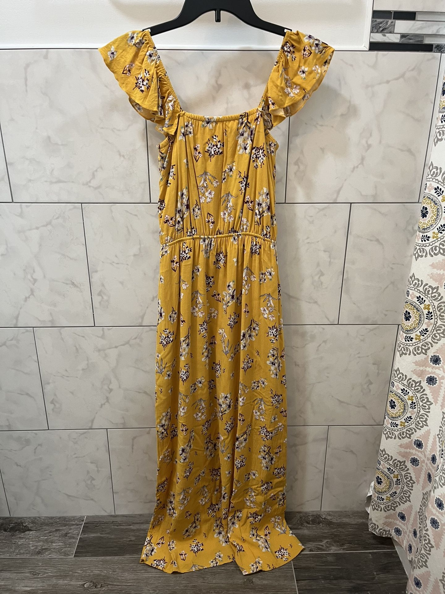 Women’s Yellow Floral Maxi Dress size Small