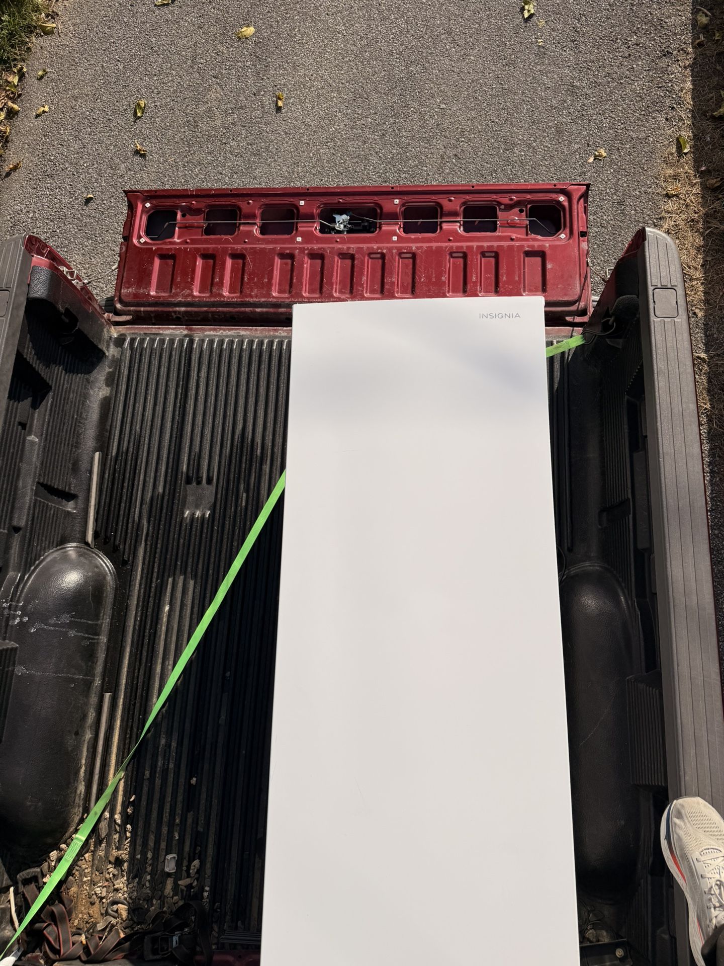 Insignia Stand Up Fridge/ Freezer