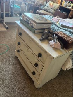 END  TABLE  /  TINY DRESSER