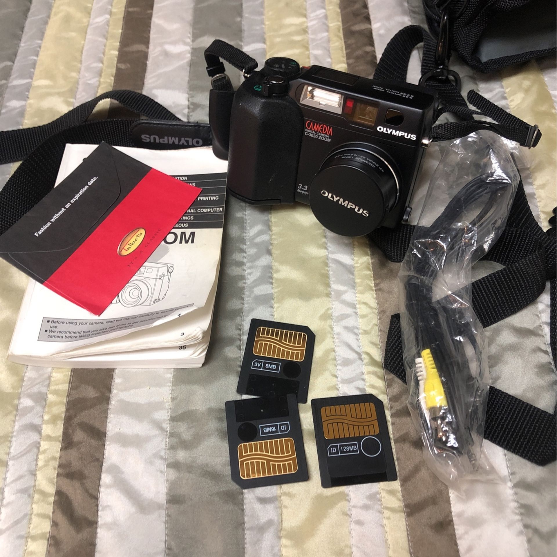 Olympus CAMEDIA C-3030 Zoom 3.3MP Digital Camera - Black - bought in Japan