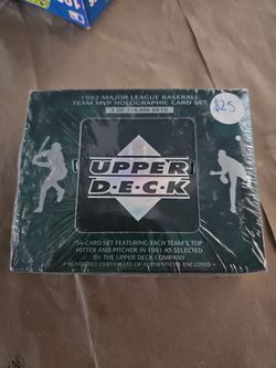 M v p holographic card set