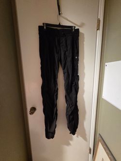 Womens black Lululemon pants, size 6 tall